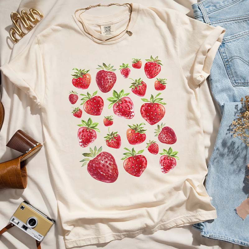 Strawberry Aesthetic Vintage Graphic T-Shirt