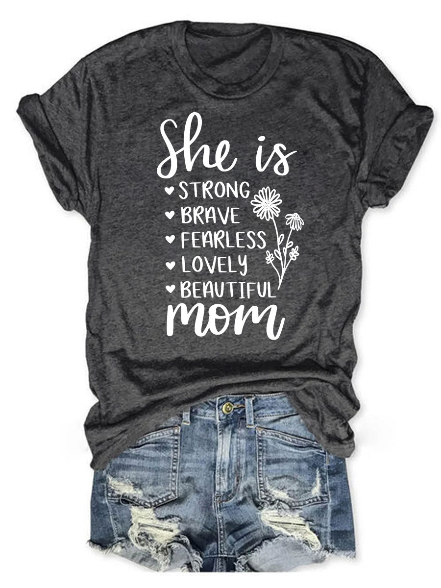 Sie ist Mama-T-Shirt