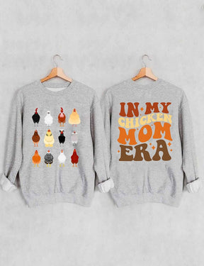 In meinem Chicken Mom Era Sweatshirt