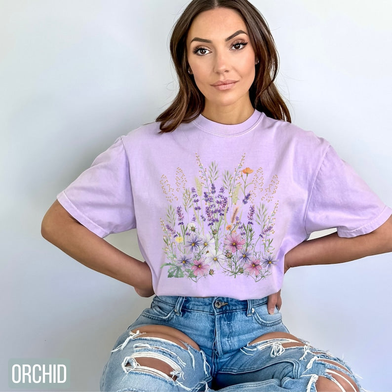 Boho Wildblumen-Shirt. Florales Naturliebhaber-Shirt