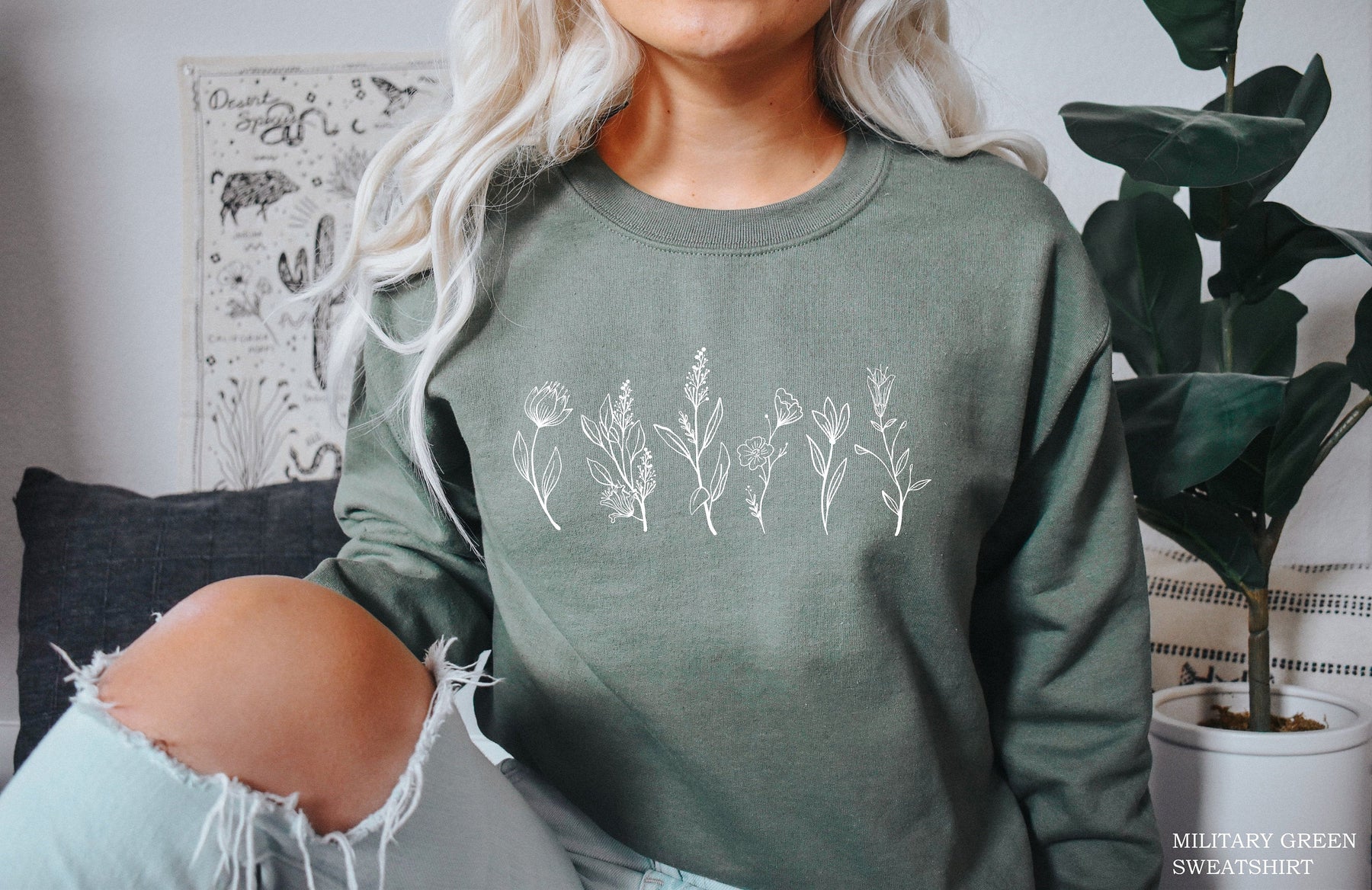 Simple Botanical Flower Lover Gift Round Neck Comfortable Sweatshirt